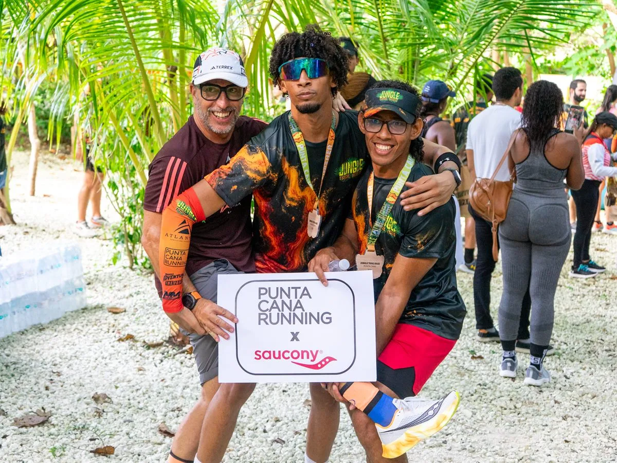 Runners and community at Jungle Trail Running event